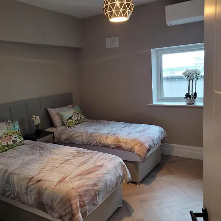 Apartment; 3 Bedroom Penthouse 187 Boireann Bheag Roscam Galway Апартаменты *